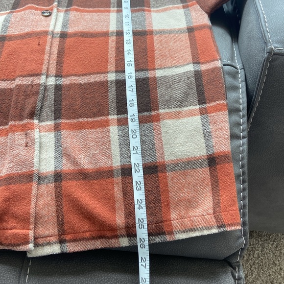 Soft and simple Fall shacket. - Picture 4 of 4